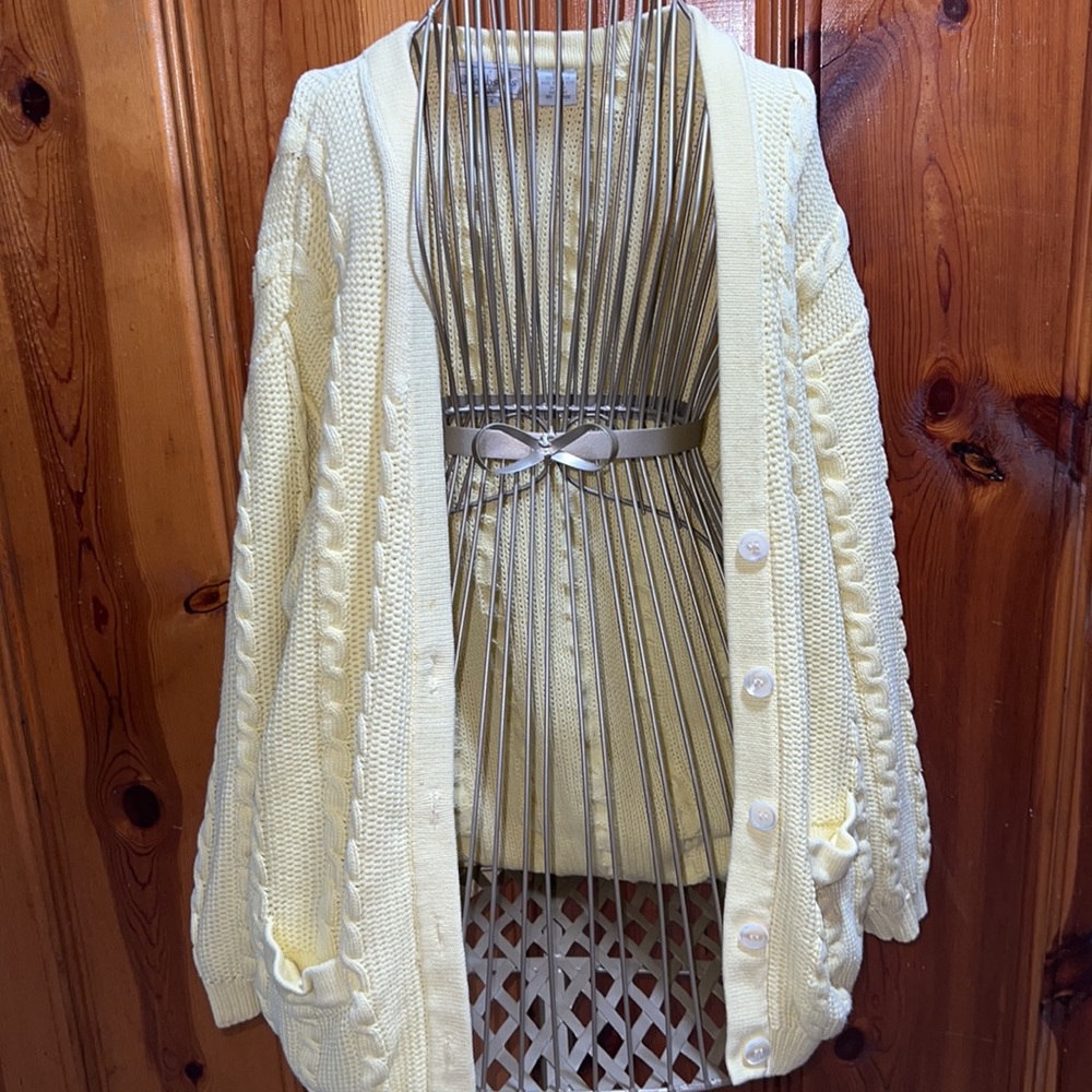 Cardigan 🧥💛 - Picture 7 of 8